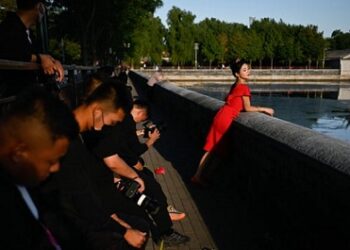 China, young adults, resisting marriage, babies