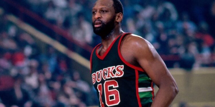 Bob Lanier, NBA, Hall of Famer, dies, 73