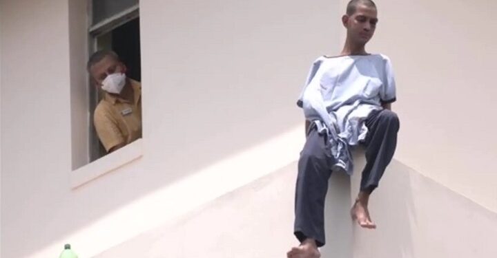 Patient falls, 7th floor, Kolkata hospital, dies