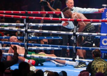 Tyson Fury, Francis Ngannou, Knocked down, Knocked out, Questionable decision, Controversial decision, Boxing, Heavyweight boxing