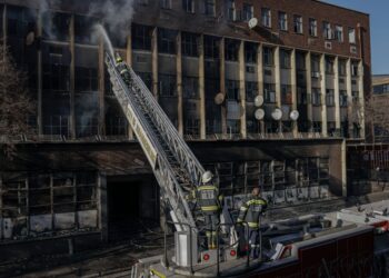 Africa, South Africa, Two die, four injured, Johannesburg, building fire