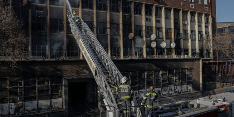 Africa, South Africa, Two die, four injured, Johannesburg, building fire