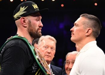 Oleksandr Usyk, Tyson Fury, Boxing, Heavyweight, Earring