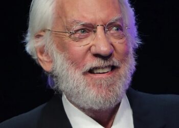 Donald Sutherland, dead