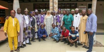 Lateefat Sowunmi-Kolapo, Ogun State deputy governorship candidate of the PDP with members of the Ogun Indegines Association in Kano